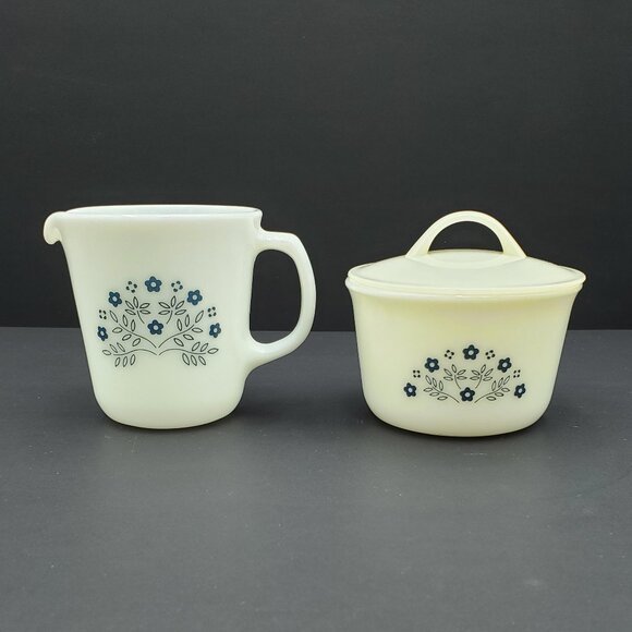 Pyrex Summer Impressions Blueberry Creamer Sugar Bowl Corelle Blue Flowers - Picture 1 of 7